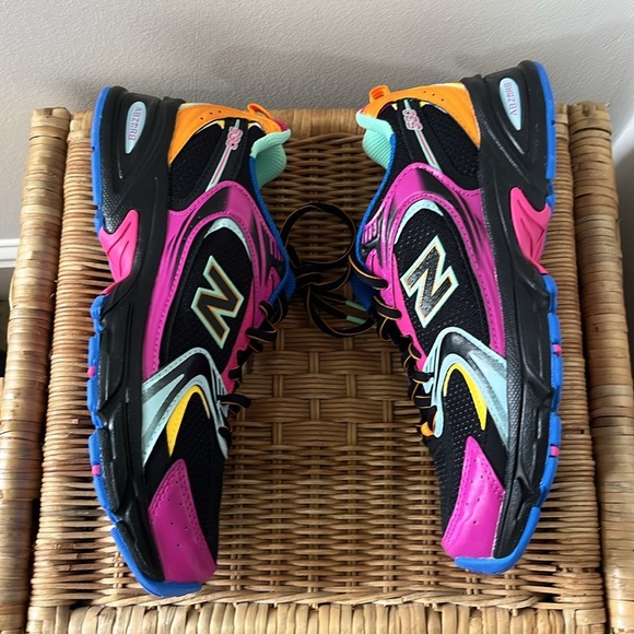 New Balance 530 Sneaker Neon Lights Size 7 Mens or 8.5 Women’s  NIB - Picture 6 of 13